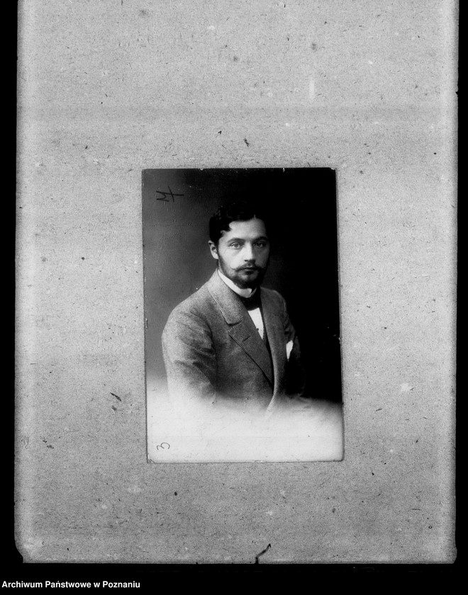 Obraz 9 z jednostki "Fotografie związane z wojną między innymi zdjęcie z frontu niemiecko- austriacko-rosyjskiego od Tobołowa do Galicji 1916 - 1918, sztab Legionów Polskich z 1914 roku w czasopiśmie "Welt am Bild", afisze satyryczne, karty, bony żywnościowe i tym podobne"