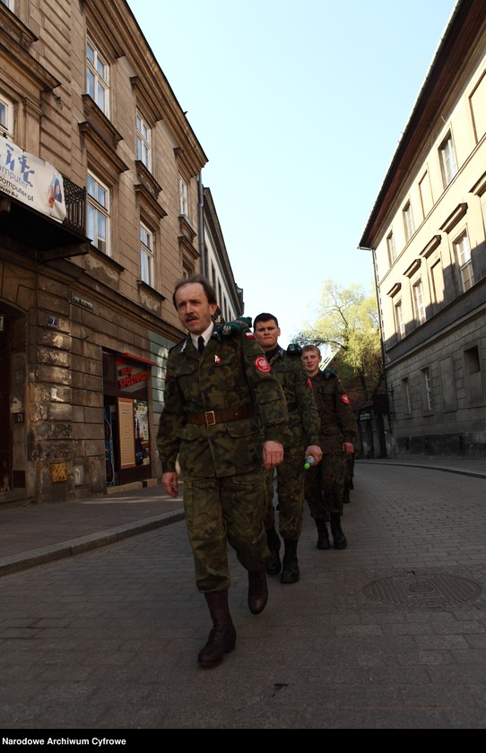 image.from.unit.number "Pogrzeb prezydenta Polski Lecha Kaczyńskiego i jego żony Marii Kaczyńskiej w Krakowie"