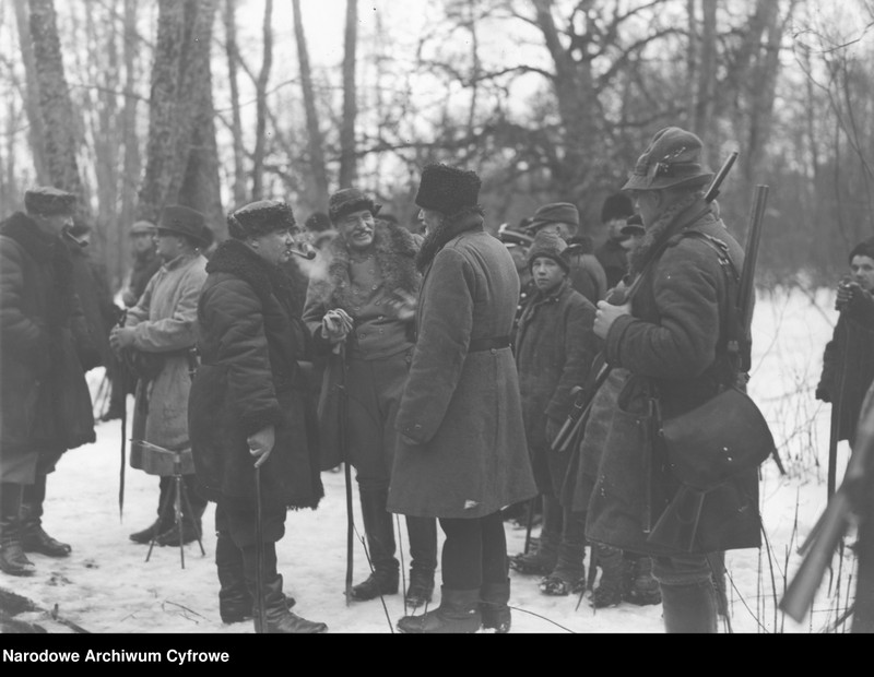 Obraz 6 z jednostki "Polowanie z udziałem prezydenta RP Ignacego Mościckiego w ordynacji księcia Karola Mikołaja Radziwiłła"