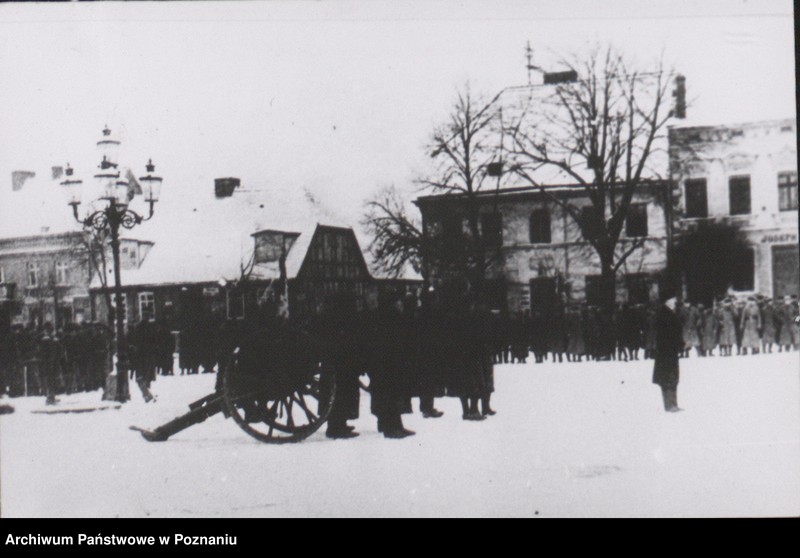 Obraz 3 z jednostki "Przysięga Kompanii Sierakowskiej na rynku w Sierakowie."