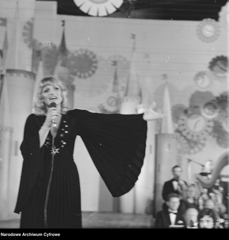 image.from.unit.number "XII Krajowy Festiwal Piosenki Polskiej w Opolu"