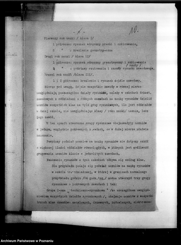 Obraz 13 z jednostki "Programy nauczania różnych szkół zawodowych: 1) Szkoła Handlowa w Brodnicy, 2) Średnia Szkoła Zawodowa w Bydgoszczy, 3) Miejska Szkoła Przemysłowo-Handlowa - Gniezno, 4) Żeńska Szkoła Zawodowo-Gospodarcza - Grudziądz, 5) Państwowa Szkoła Przemysłowo-Handlowa Żeńska w Lesznie, 6) Prywatne Seminarium Nauczycielek Gosp. SS Urszulanek w Lubocześnicy, 7) Państwowa Szkoła Handlowa i Przemysłowa Żeńska w Poznaniu, 8) Szkoła Handlowa Izby Przemysłowo-Handlowej w Tczewie, 9) Państwowa Szkoła Zawodowa Żeńska w Toruniu"