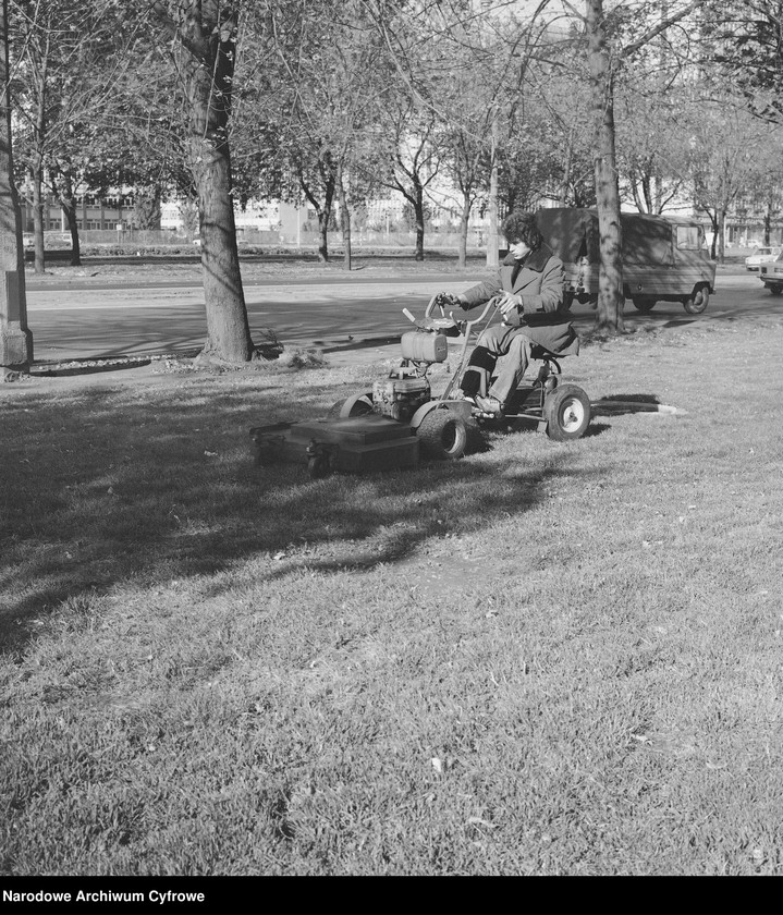 image.from.unit.number "Ulica Juliana Marchlewskiego (ob. al. Jana Pawła II) w Warszawie"