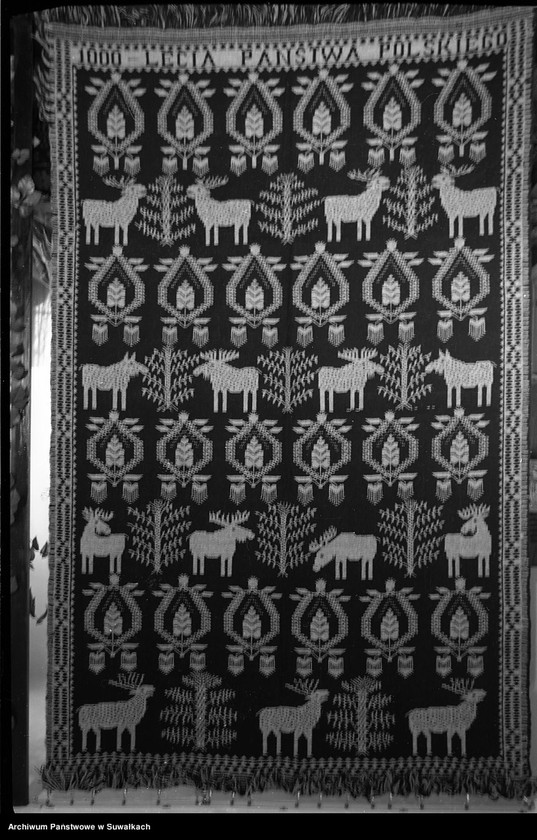 image.from.unit.number "Wystawa etnograficzna w Muzeum Ziemi Suwalskiej w Suwałkach."