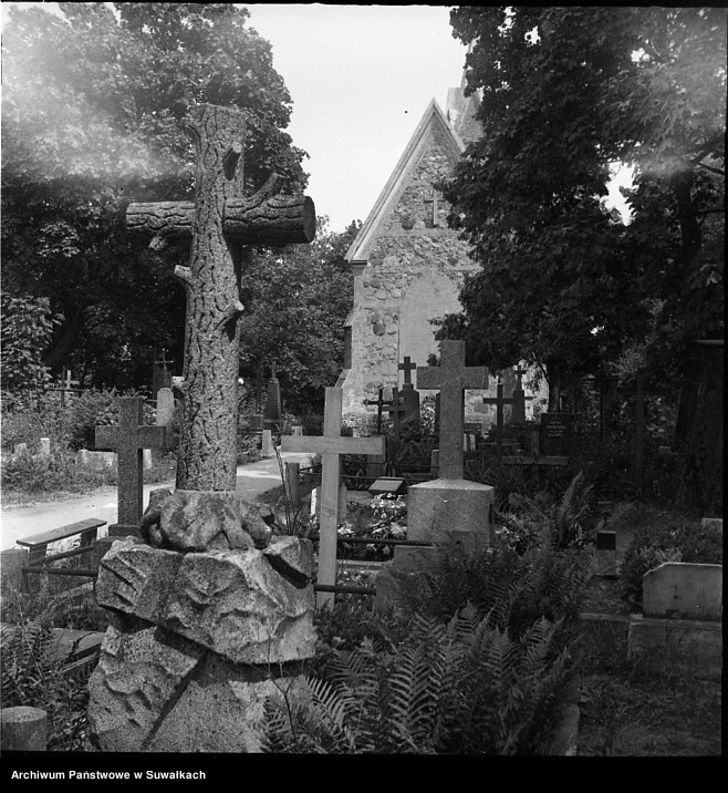 image.from.unit.number "Cmentarz przy ulicy Bakałarzewskiej w Suwałkach."