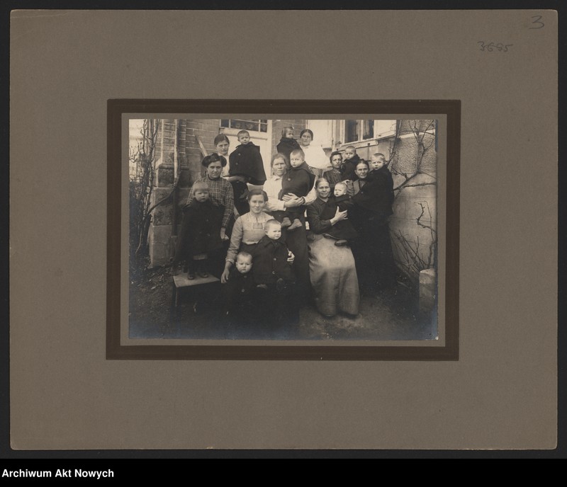 image.from.unit.number "Działalność H. Paderewskiej w Polskim Białym Krzyżu. Działalność Polskiego Białego Krzyża. Fotografie t.II"