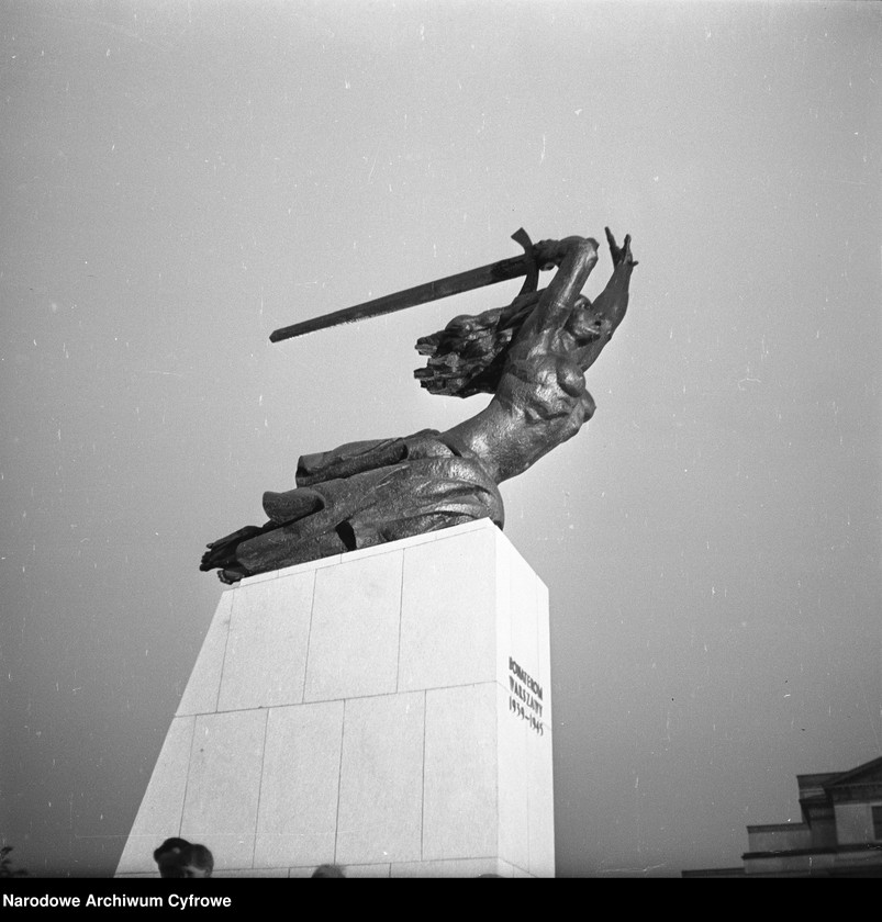 image.from.unit.number "Odsłonięcie Pomnika Bohaterów Warszawy (Nike) na pl. Teatralnym w Warszawie"