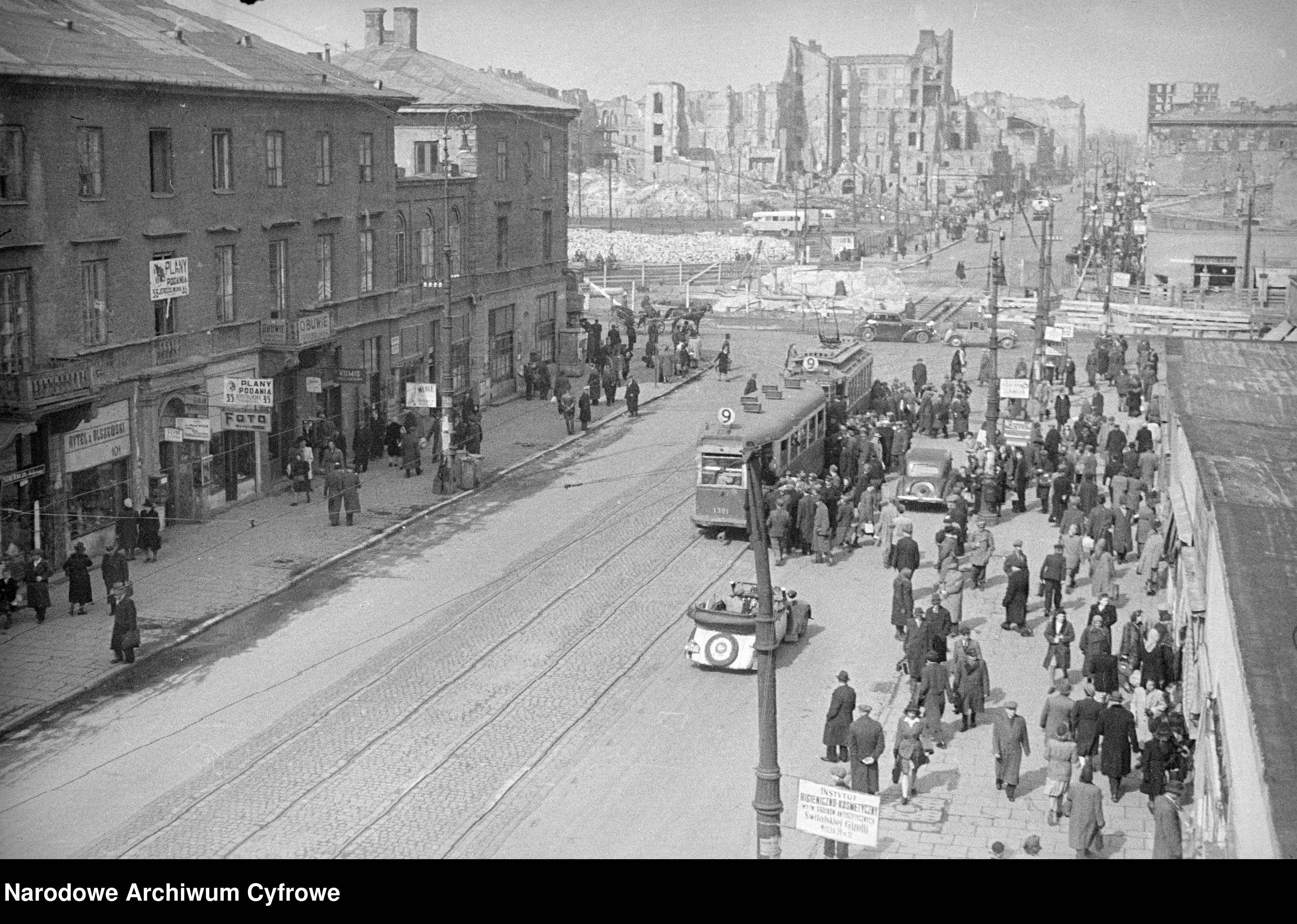 Skan z jednostki: Ulica Marszałkowska róg Al. Jerozolimskich w Warszawie