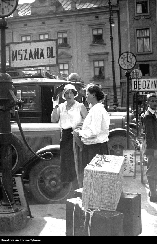 image.from.unit.number "Dworzec autobusowy i kolejowy w Krakowie"