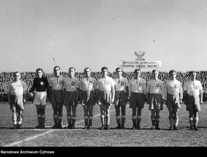image.from.unit.number "Mecz piłkarski Polska-Austria na Stadionie Wojska Polskiego im. Marszałka Józefa Piłsudskiego w Warszawie"