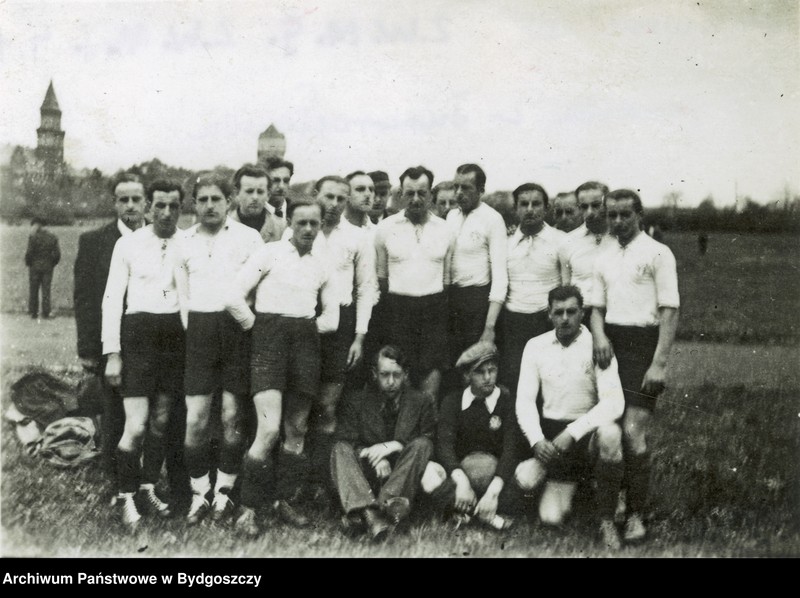 image.from.unit.number "Mecz piłki nożnej w Inowrocławiu, 6 maja 1945"