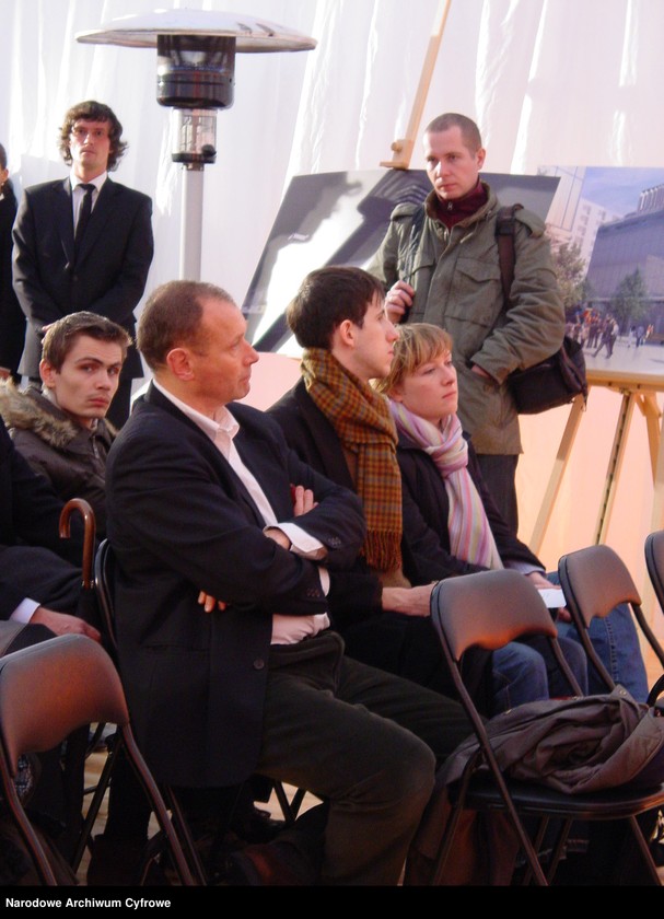 image.from.unit.number "Warszawa. Pasaż Wiecha. Wystawa "Ściana Wschodnia czyli spacerkiem po Pasażu Wiecha""