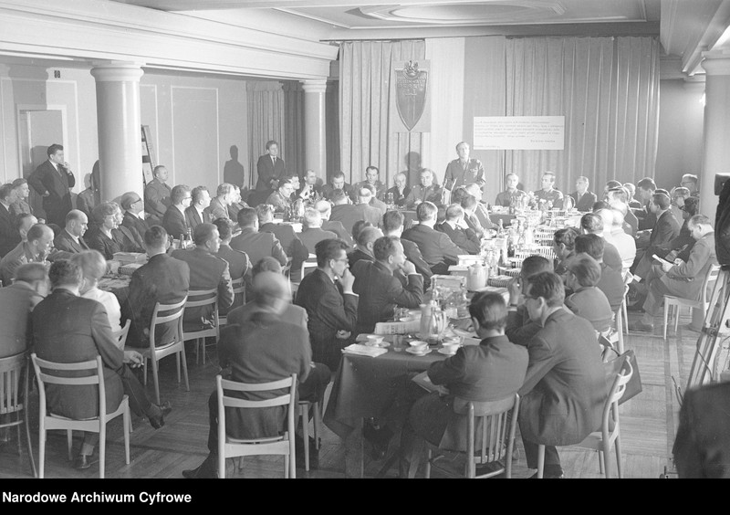 image.from.unit.number "Spotkanie kombatantów II wojny światowej - uczestników szturmu na Berlin - z kierownictwem Ministerstwa Obrony Narodowej w redakcji "Żołnierza Wolności" oraz w siedzibie Związku Bojowników o Wolność i Demokrację w Warszawie "