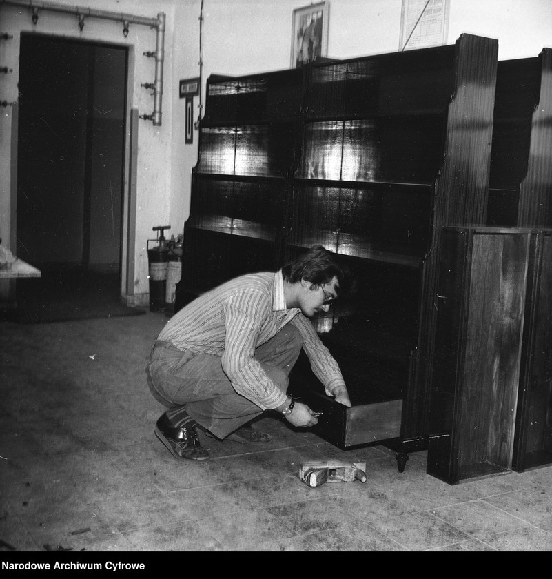 image.from.unit.number "Zakłady Wytwórcze Mebli Artystycznych Henryków"