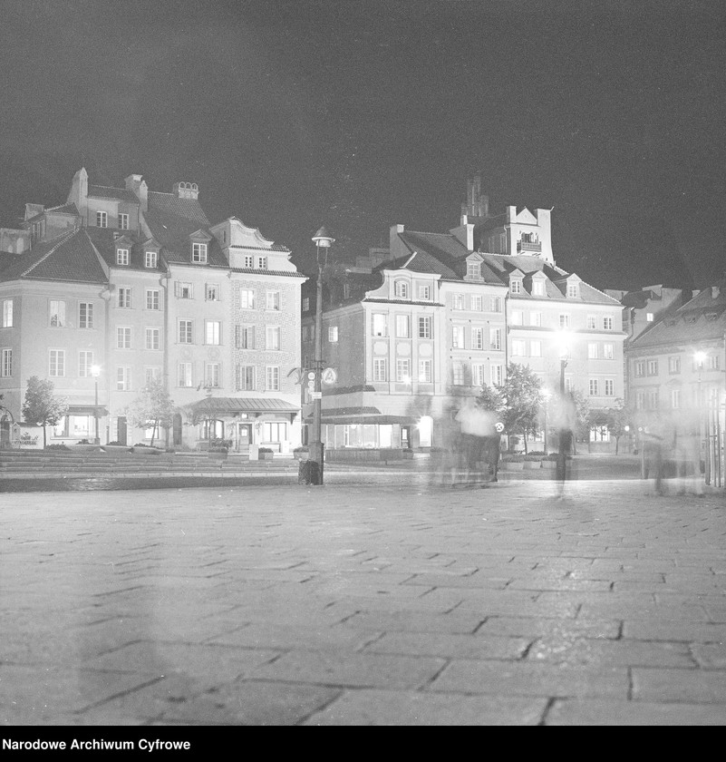 image.from.unit.number "Stare Miasto w Warszawie nocą"