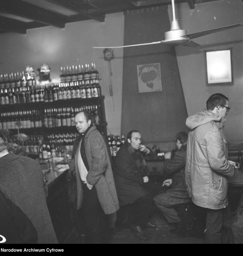 image.from.unit.number "Winiarnia „U Hopfera” w Warszawie przy ul. Krakowskie Przedmieście 53"