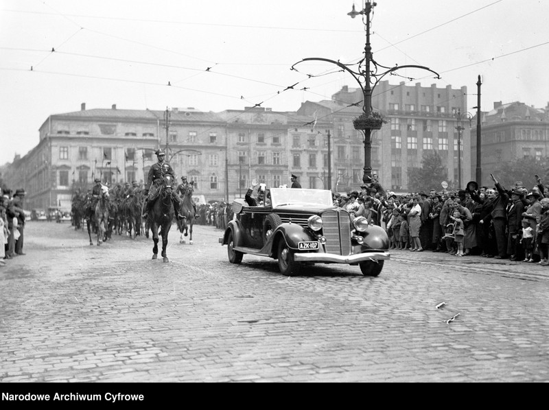 image.from.unit.number "Wizyta ambasadora Włoch w Polsce Pietro Arone di Valentino w Krakowie połączona ze złożeniem listów uwierzytelniających prezydentowi RP Ignacemu Mościckiemu"