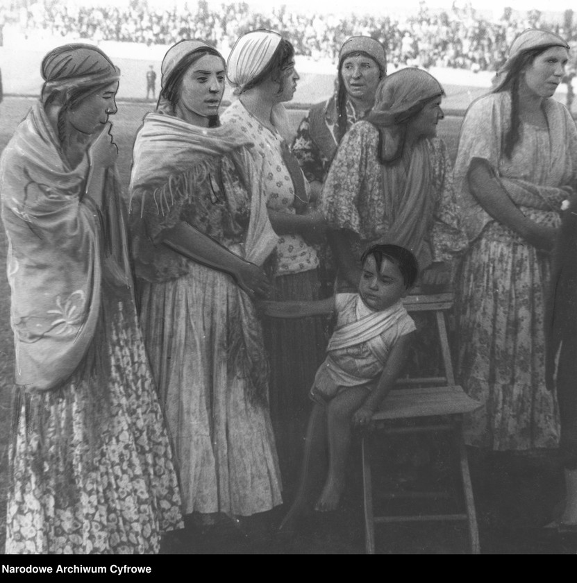 Obraz 12 z jednostki "Wybory i koronacja króla polskich Cyganów na Stadionie Wojska Polskiego w Warszawie"