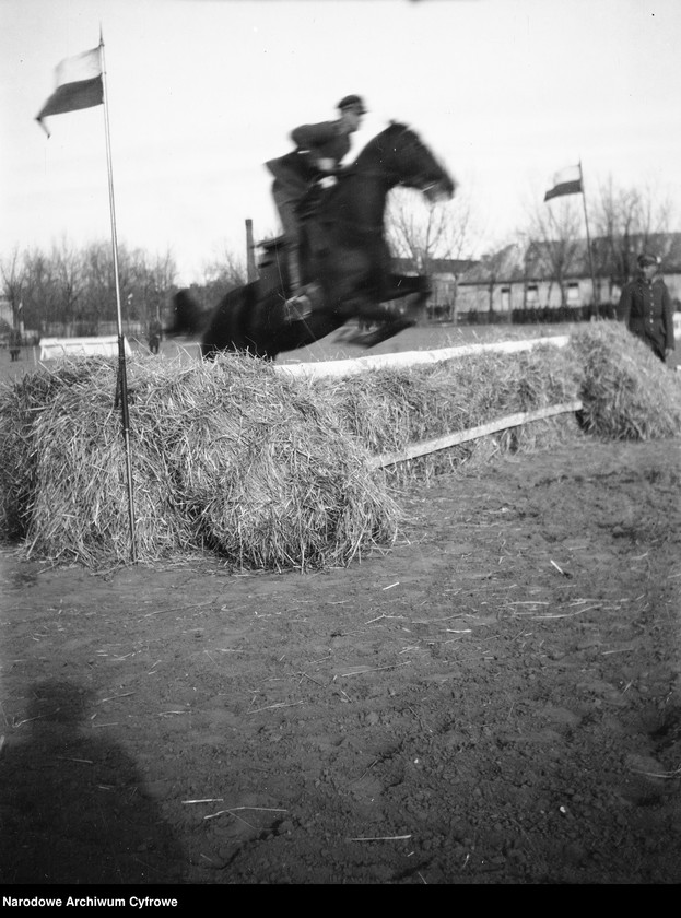 image.from.unit.number "Zawody w Szwadronie Przybocznym Naczelnika Państwa na terenie koszar przy ulicy 29 Listopada w Warszawie"