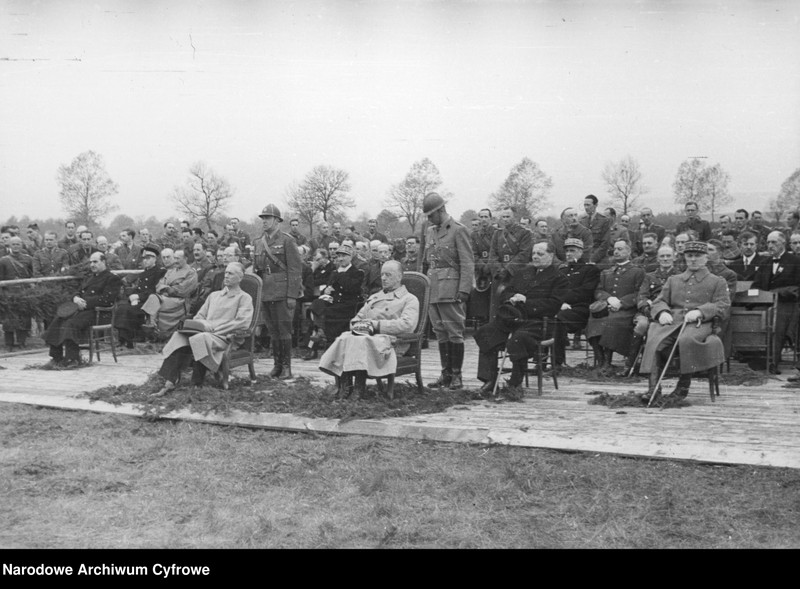 image.from.unit.number "1 Dywizja Grenadierów Wojska Polskiego we Francji - obchody święta 3 Maja i uroczystość nadania miana Grenadierów odbywające się przy szosie Autreville-Martigny"