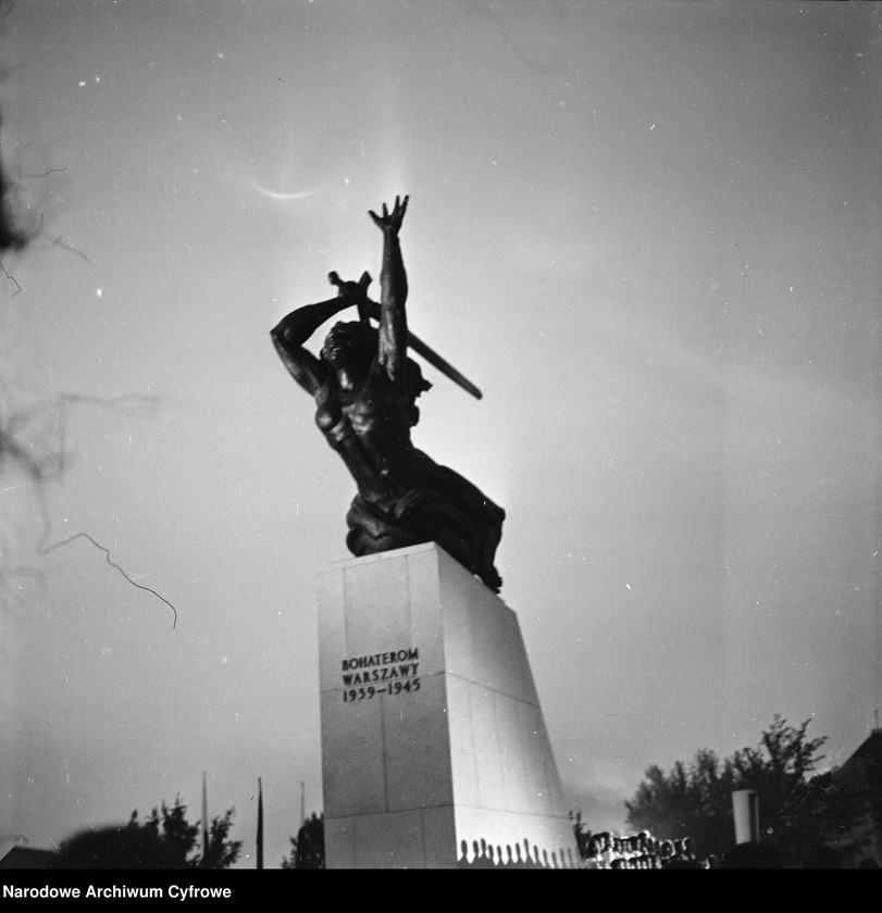 image.from.unit.number "Odsłonięcie Pomnika Bohaterów Warszawy (Nike) na pl. Teatralnym w Warszawie"