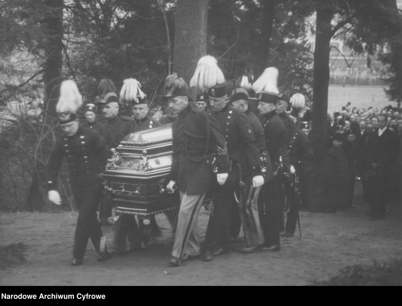 image.from.unit.number "Pogrzeb księcia pszczyńskiego Jana Henryka XV von Hochberg"