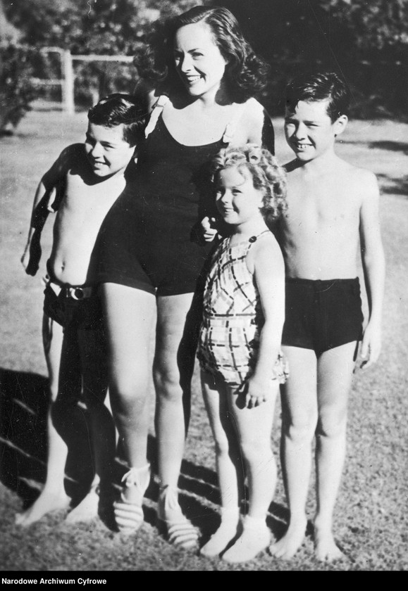 image.from.unit.number "Aktorka Paulette Goddard w otoczeniu dzieci w Palm Springs"