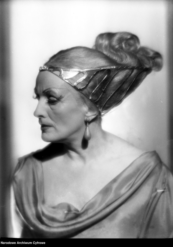 image.from.unit.number "Warszawa. Teatr Młodej Warszawy - sztuka "Ifigenia (Wiatr za dziewczynę)""