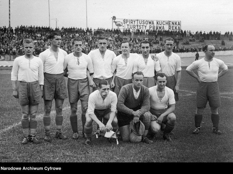 image.from.unit.number "Mecz piłki nożnej reprezentacja Polski - klub sportowy Hungaria w Warszawie"