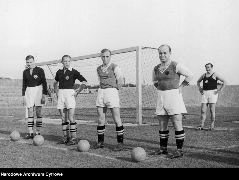 image.from.unit.number "Wielka rewia asów sportu zorganizowana przez Związek Dziennikarzy Sportowych na rzecz Funduszu Obrony Narodowej Zdzisław Nowak"