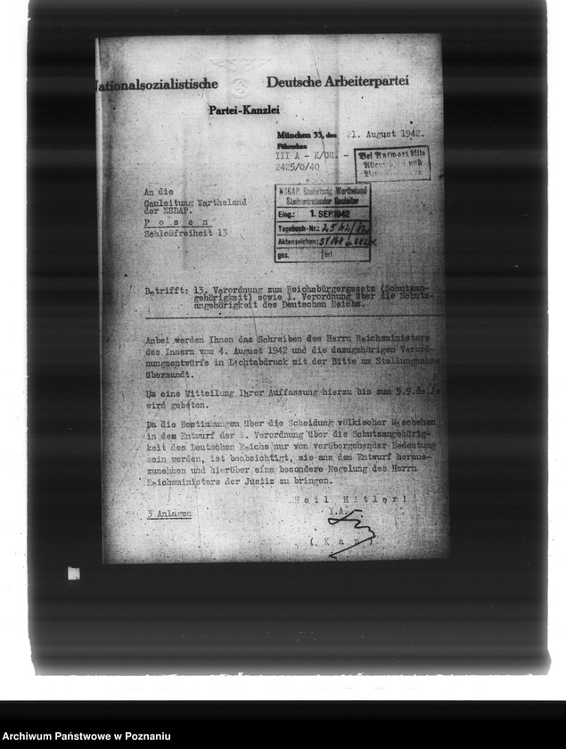 Obraz 11 z jednostki "13. Verordnung zum Reichsbürgergesetz. Verordnung über die Schutzangehörigkeit des Deutschen Reichs. Verordnung über die Staatsangehörigkeit auf Wiederruf"