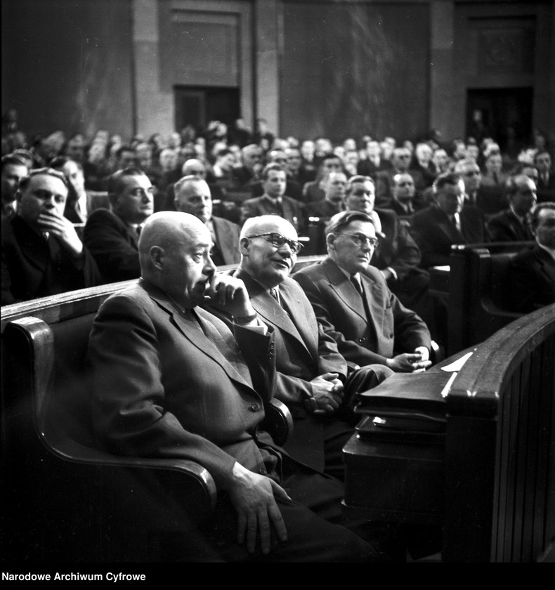 image.from.unit.number "Pierwsza sesja Sejmu II kadencji "