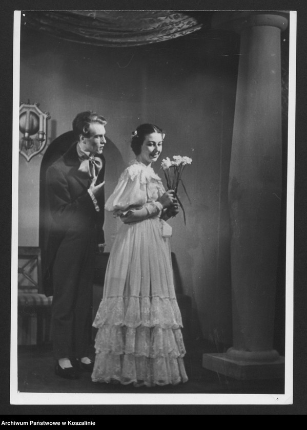 image.from.unit.number "„Śluby panieńskie”, Aleksander Fredro, reżyseria Irena Górska, scenografia Feliks Krassowski. Premiera 16 I 1954 roku."