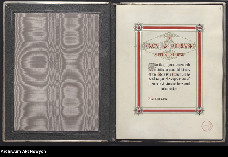 image.from.unit "Steinway House (New York); Futerał drewniany i tekturowy"