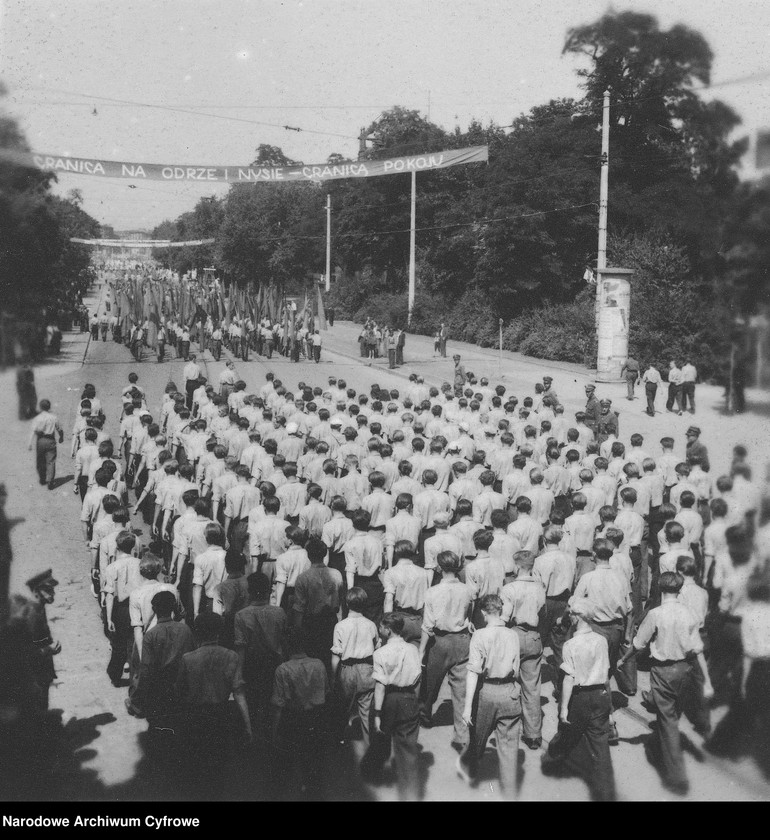 image.from.unit.number "Zlot Związku Młodzieży Polskiej we Wrocławiu"