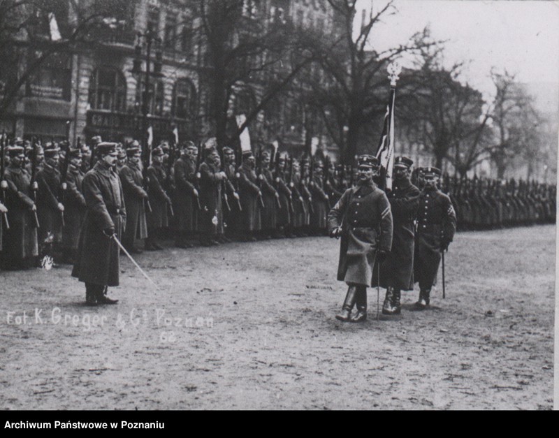 Obraz 11 z jednostki "Zaprzysiężenie Straży Ludowej w Poznaniu na Placu Wolności. Po lewej stronie generałowie: Józef Dowbór - Muśnicki i Dupont."
