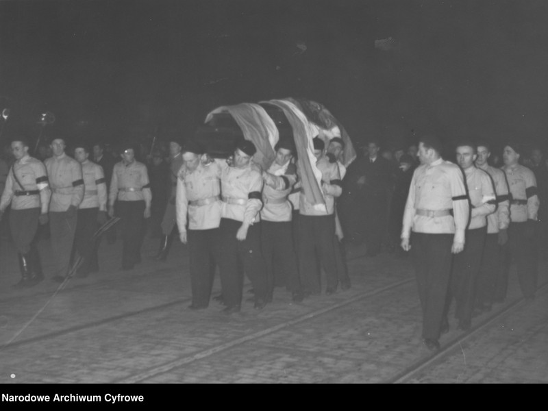 image.from.unit.number "Pogrzeb Romana Dmowskiego w Warszawie"
