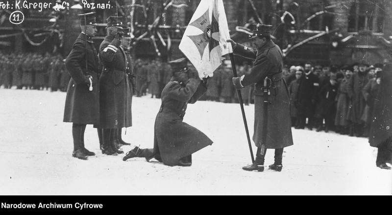image.from.unit.number "Uroczystość zaprzysiężenia wojsk powstańczych i wręczenie chorągwi 1 Pułku Strzelców Wielkopolskich"