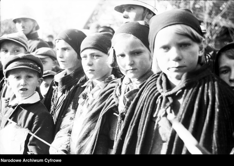 image.from.unit.number "Przeniesienie trumny z prochami hetmana Stefana Czarnieckiego do sarkofagu w Czarncy"