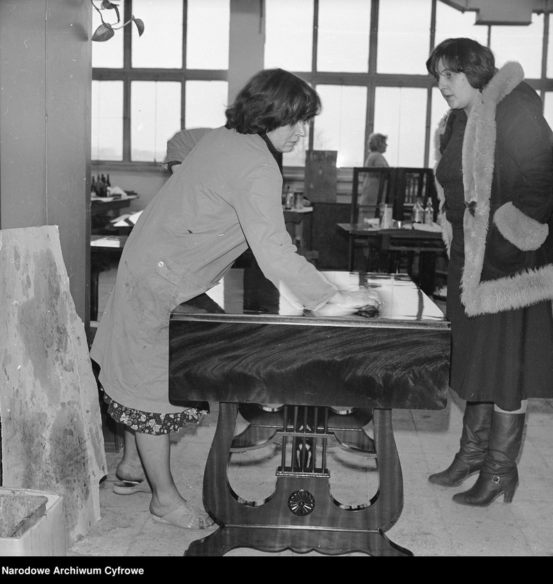 image.from.unit.number "Zakłady Wytwórcze Mebli Artystycznych Henryków"