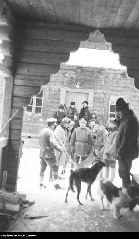 image.from.unit.number "Polowanie na niedźwiedzie w nadleśnictwie Sołotwina, w lasach należących do hrabiego Adama Zdzisława Zamoyskiego"