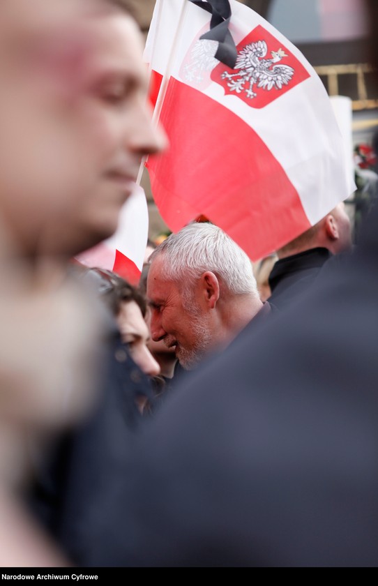Obraz 16 z jednostki "Drugi dzień żałoby narodowej w Warszawie po katastrofie lotniczej w Smoleńsku"