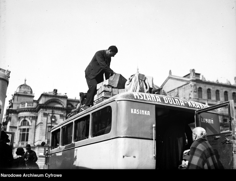 image.from.unit.number "Dworzec autobusowy i kolejowy w Krakowie"