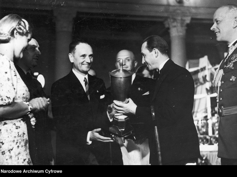 image.from.unit.number "XII Międzynarodowy Rajd Automobilklubu Polski"