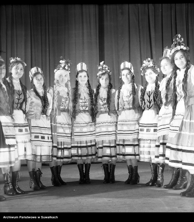 image.from.unit.number "Występ Zespołu Pieśni i Tańca Suwalszczyzna w Suwałkach."