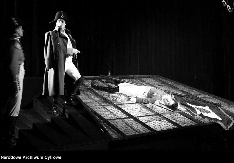 image.from.unit.number "Warszawa. Teatr Powszechny - sztuka "Wojna i pokój""