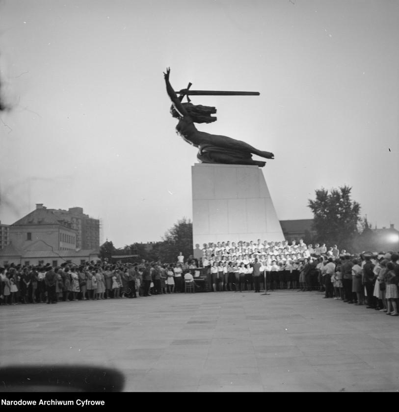 image.from.unit.number "Odsłonięcie Pomnika Bohaterów Warszawy (Nike) na pl. Teatralnym w Warszawie"