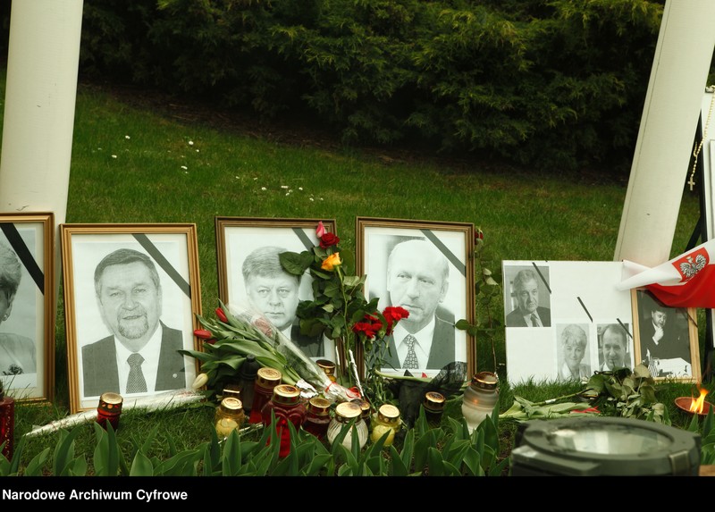 Obraz 17 z jednostki "Trzeci dzień żałoby narodowej w Warszawie po katastrofie lotniczej w Smoleńsku"