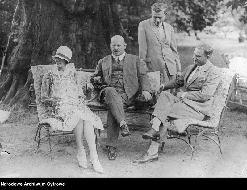 image.from.unit.number "Gustav Stresemann w otoczeniu członków rodziny"