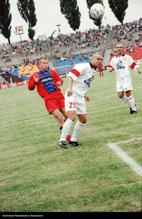 image.from.unit.number "Mecz piłki nożnej Pogoń Szczecin-Łódzki Klub Sportowy 2 sierpnia 1998 roku (1:1)"